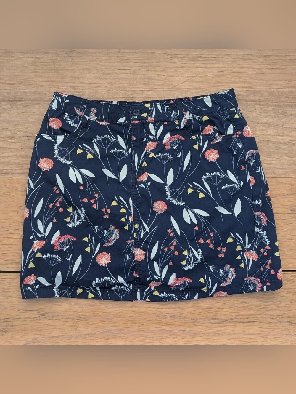 St. Johns Bay Floral Mini Skort With Coral & Cream Geometric Pattern Size 6